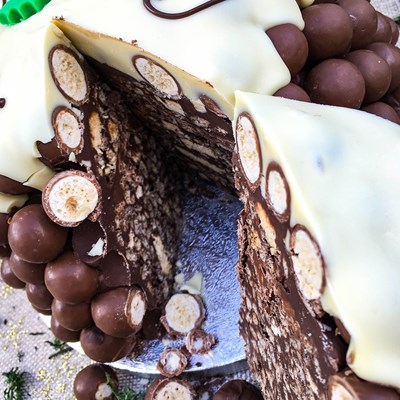 Chocolate Christmas Pudding With Maltesers And Terrys Chocolate Orange ...