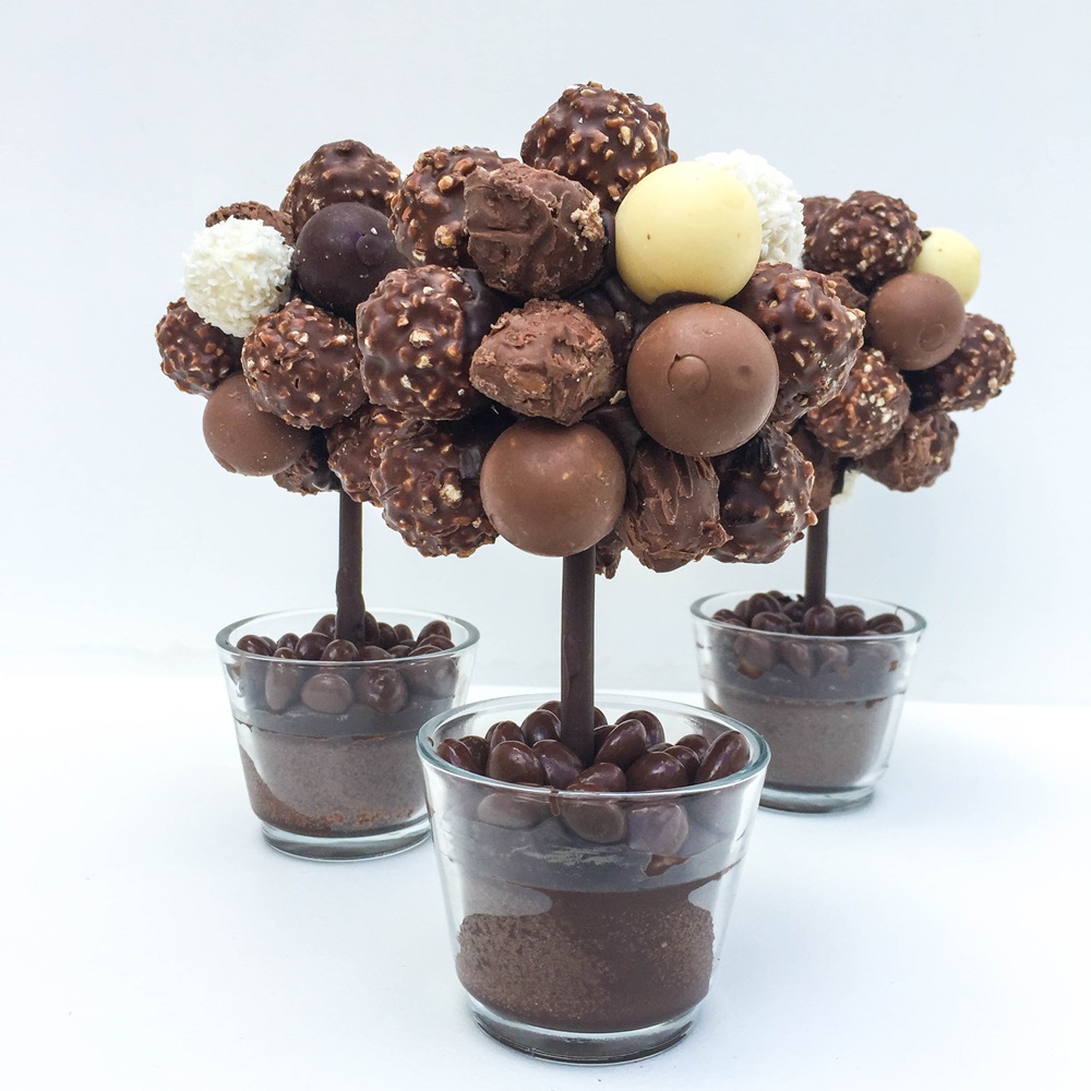 PERSONALISED CHOCOLATE MIXED TRUFFLE SWEET TREE