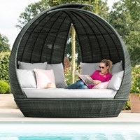 Maze Rattan Lotus Daybed 