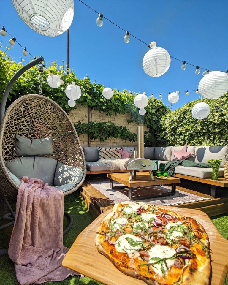 Host the Perfect Outdoor Pizza Party