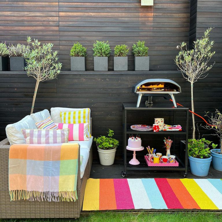 How to Create an Inviting Outdoor Living Space