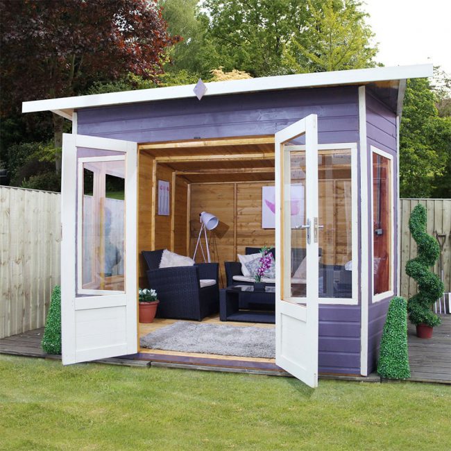 Bright-Coloured-Summer-House-from-Mercia