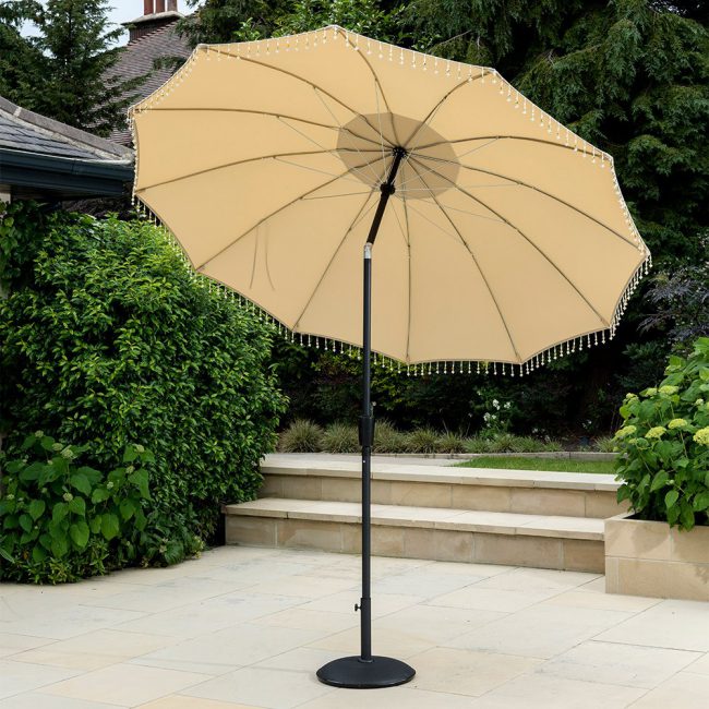 Carrousel-Parasol-with-Stylish-Beading