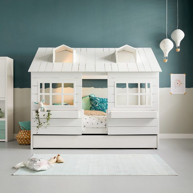 Kids white house bed