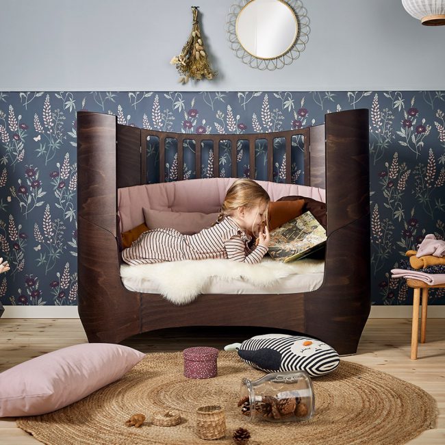 Leander-Classic-Baby-Cot-in-Walnut