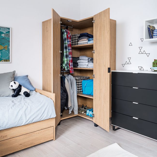 Simple-Oak-Effect-Corner-Wardrobe