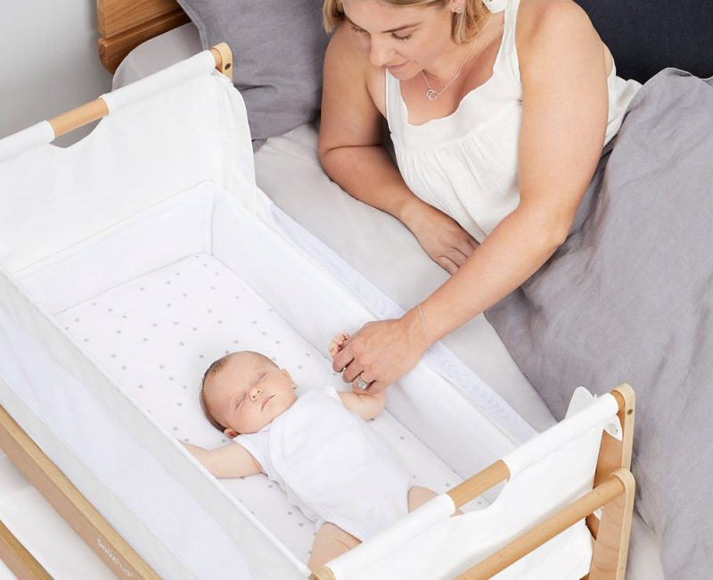 Snuzpod-4-Natural-Woman-and-Baby-Lifestyle