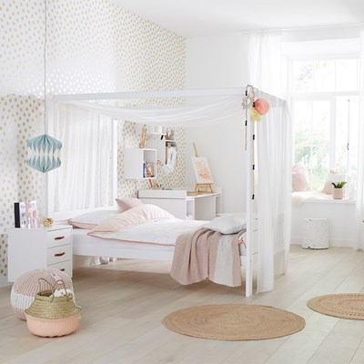 girls 4 poster bed