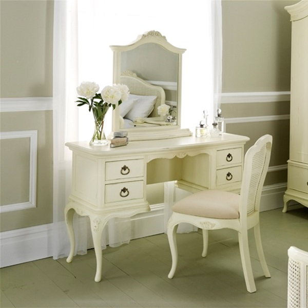 WILLIS & GAMBIER IVORY VINTAGE STYLE DRESSING TABLE
