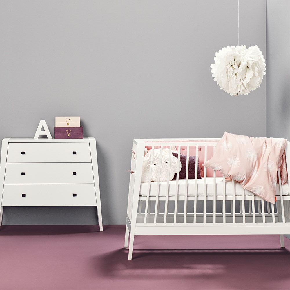 Linea Baby Cot In White - Leander | Cuckooland