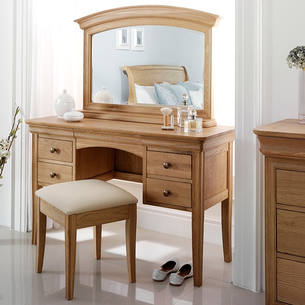 WILLIS & GAMBIER LYON DRESSING TABLE with Drawers