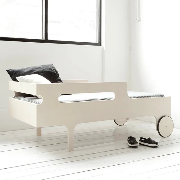 Toddler bed in whitewash
