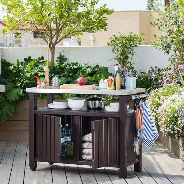 Double BBQ table lifestyle