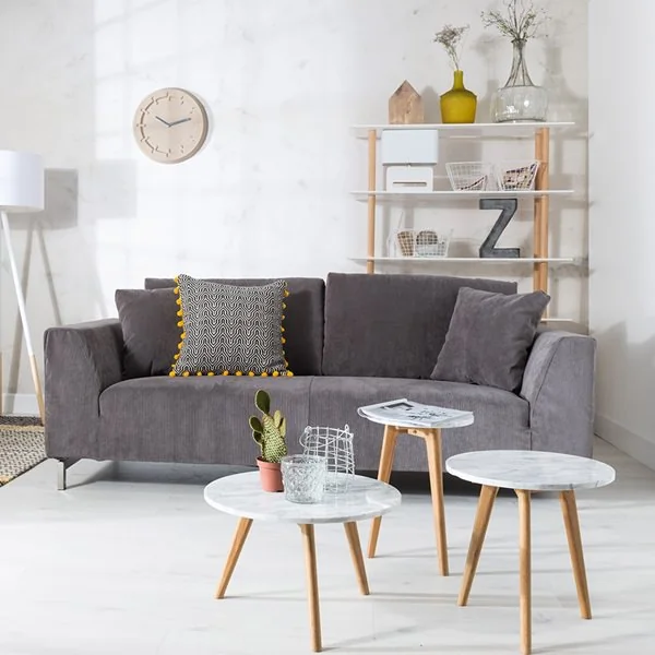 Chic round marble top tables
