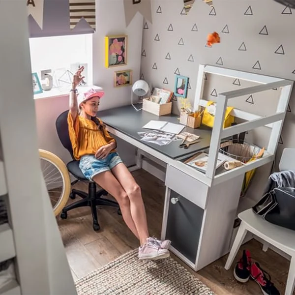 Vox nest computer desk