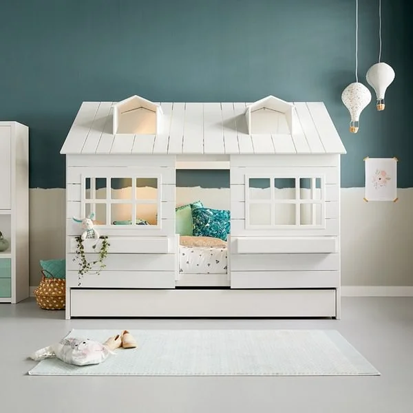 Lake house house bed from lifetime