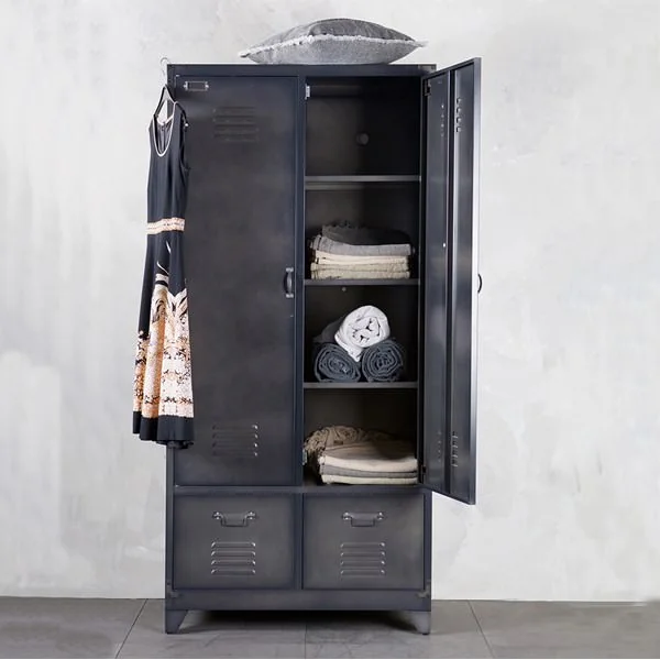 VT vonen black metal locker cupboard