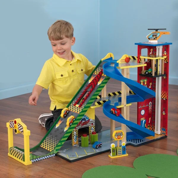 Boys garage toyset with ramp