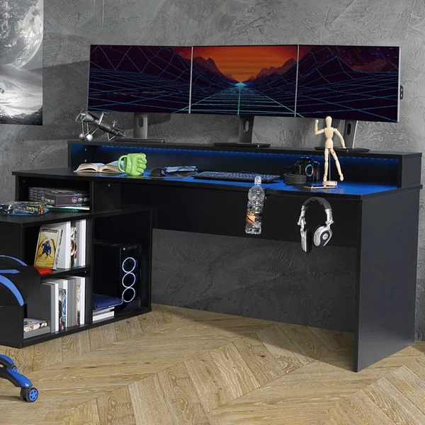Power gaming desk in black from flair