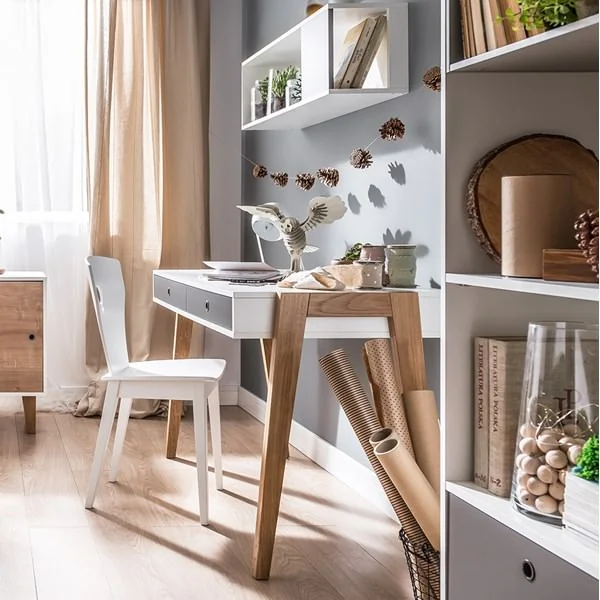 Concept desk in white and graphite with oak legs