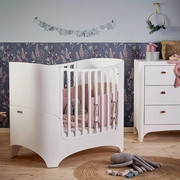 Leander classic cot in white finish with matching dresser