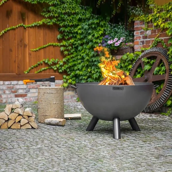 Contemporary outdoor depp fire pit