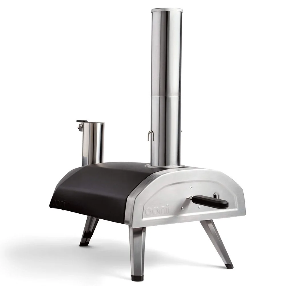 Ooni fyra portable pizza over with chimney
