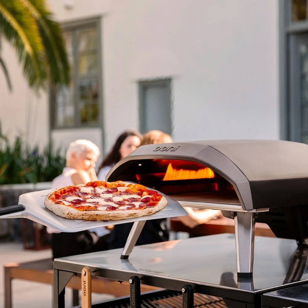 Ooni koda pizza oven with peel