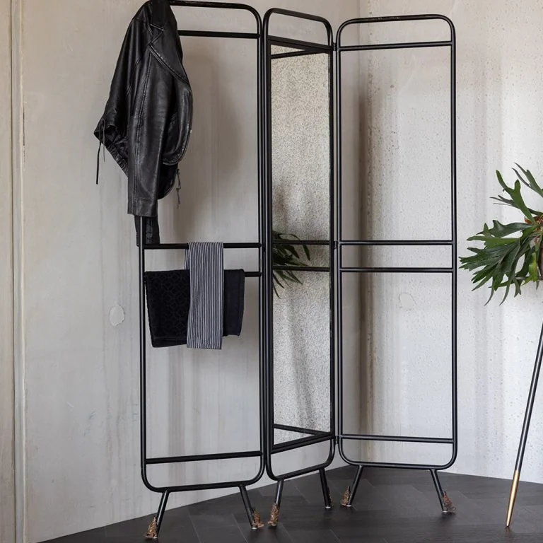 Lion metal room divider with mirror