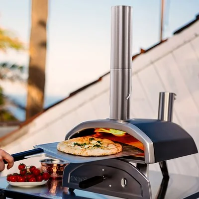 Fyra uuni pizza oven with chimney