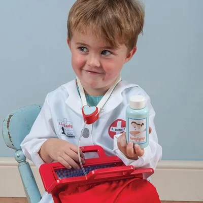 Kids play doctors set