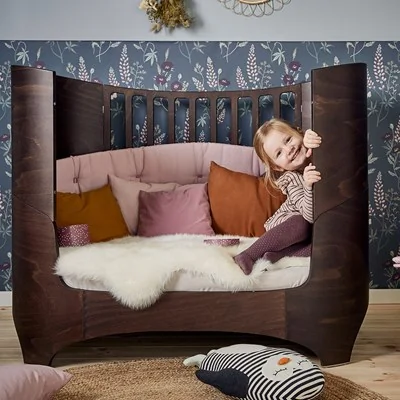 Leander classic walnut convertable cot