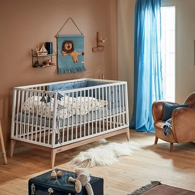 Leander luna chic cot in white and wood finish
