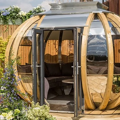Outdoor dining pod with sofa