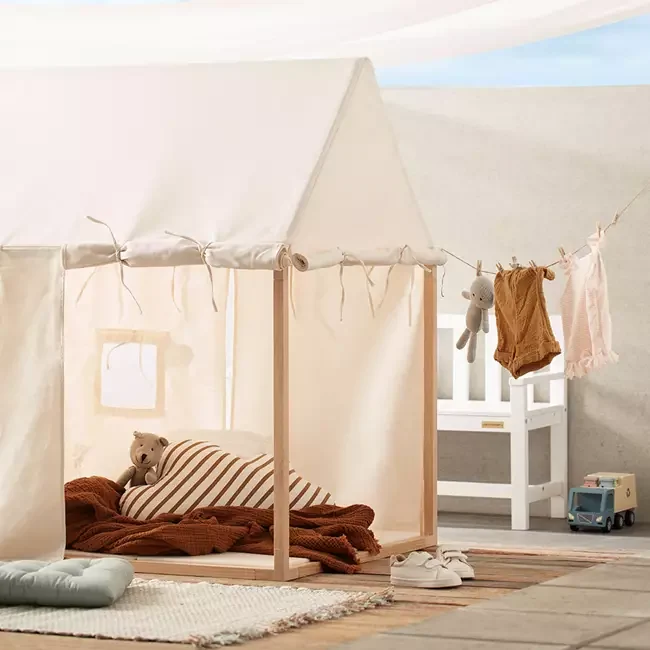 Play house tent with windows