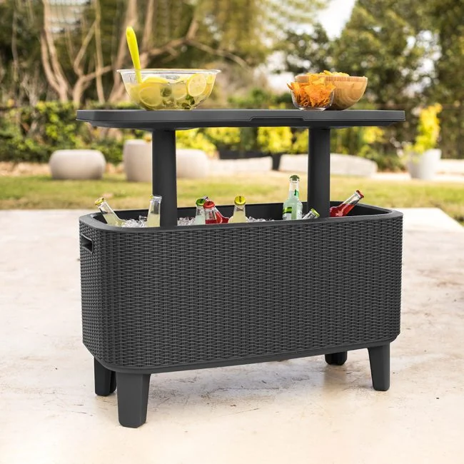 Contemporary-Garden-Black-Bar