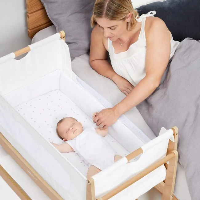 Snuzpod-4-Natural-Woman-and-Baby-Lifestyle