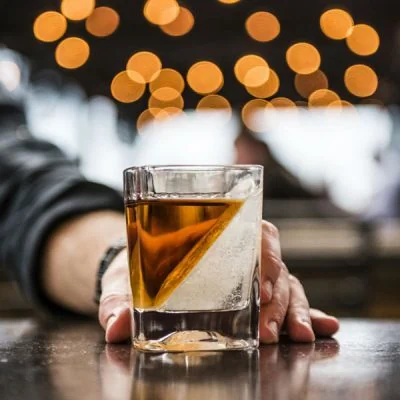 Whiskey-Wedge-Drinks-Tumbler-Lifestyle