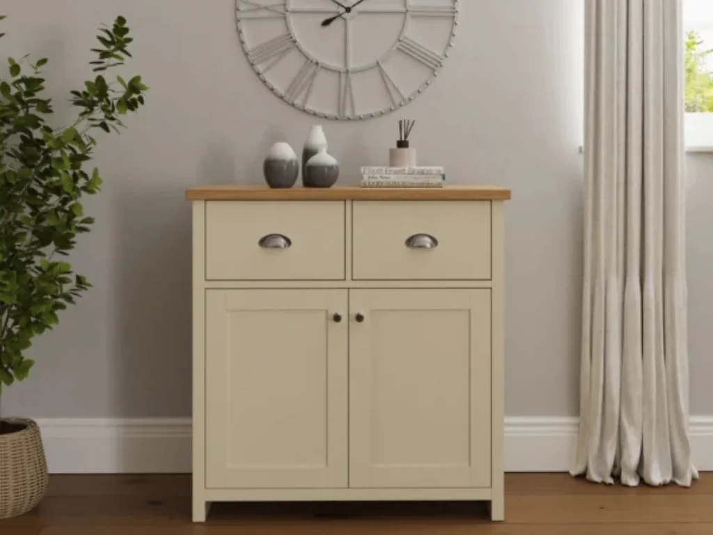 Country style sideboard with oak-effect top and double-door cupboard