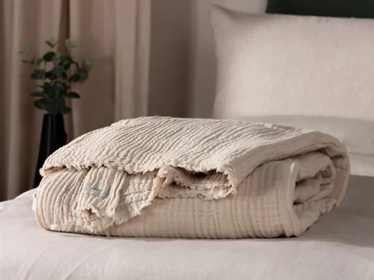 Crinkled cotton throw with frayed edge detail