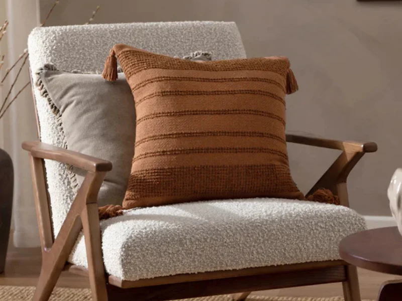 Cotton blend woven cushion with tassels