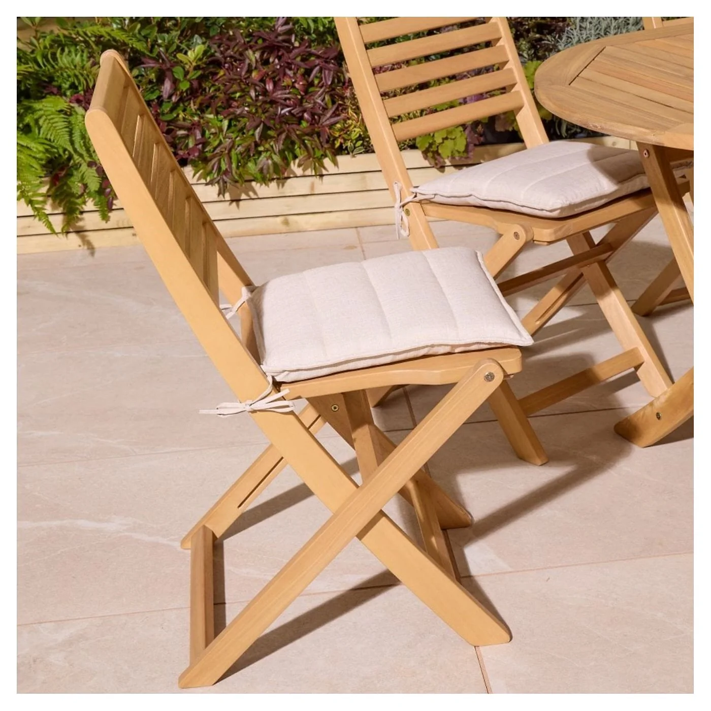 Rowlinson Ashdown Folding 8 Seat Oval Dining Set with Cushions image 7
