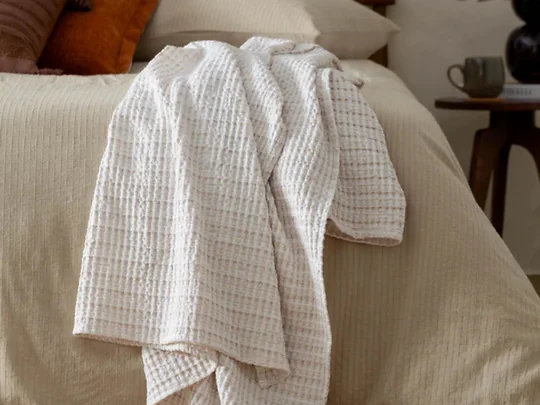 Waffle textured 100% cotton bedspread 140 x 220cm