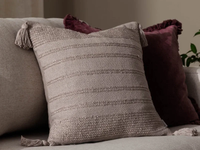 Cotton blend woven cushion with tassels