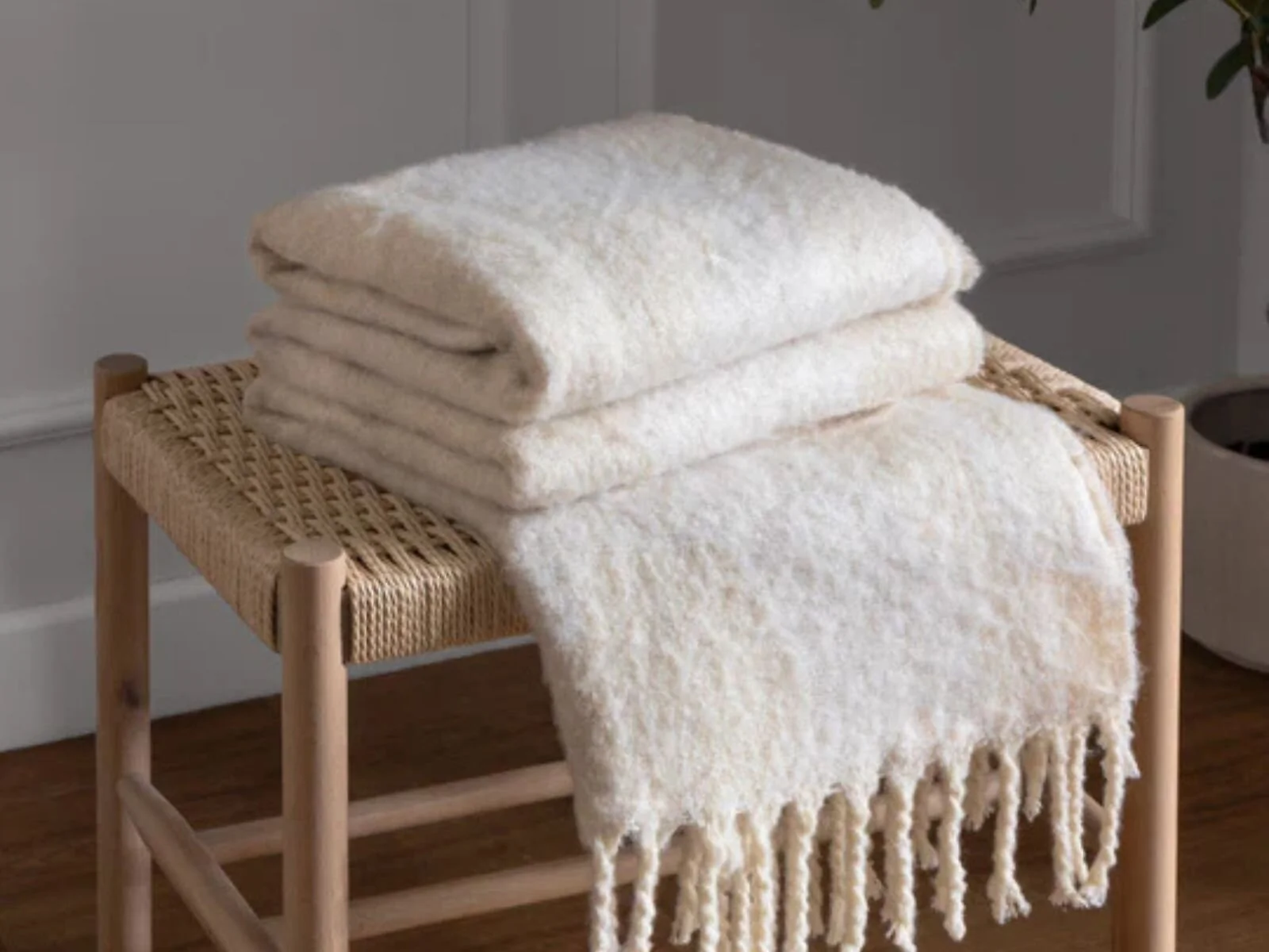 HÖEM Meta 130 x 180cm Jacquard Tasselled Throw Faux Mohair – view 4