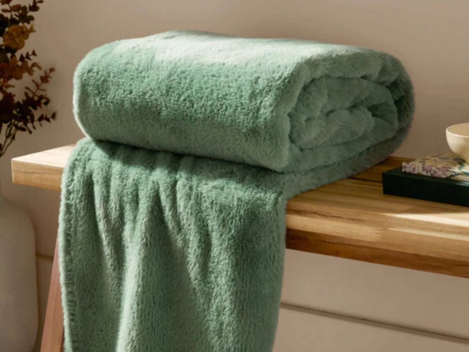 Furn Kallu Faux Fur Throw – view 8
