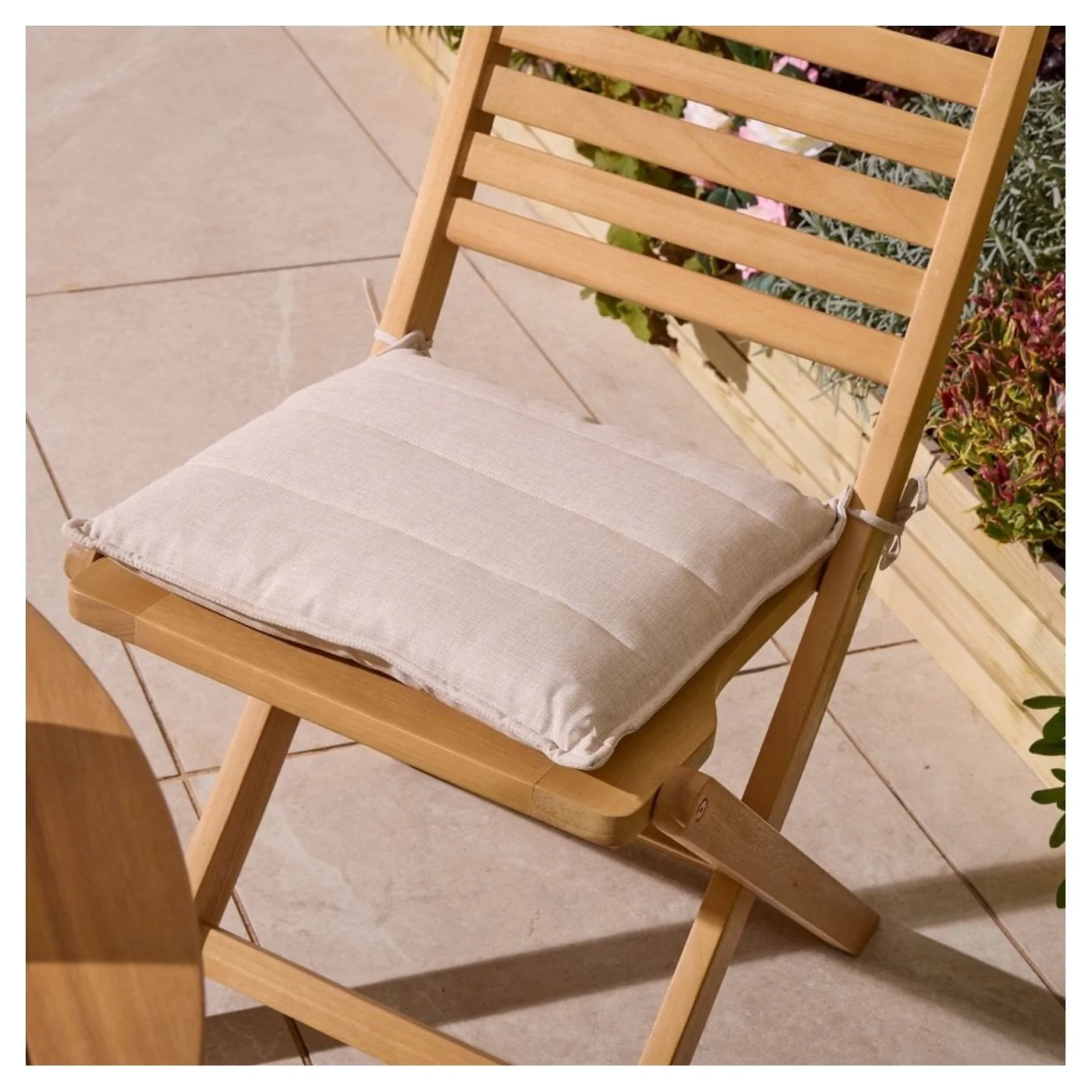 Rowlinson Ashdown Folding 4 Seat Dining Set with Cushions image 4