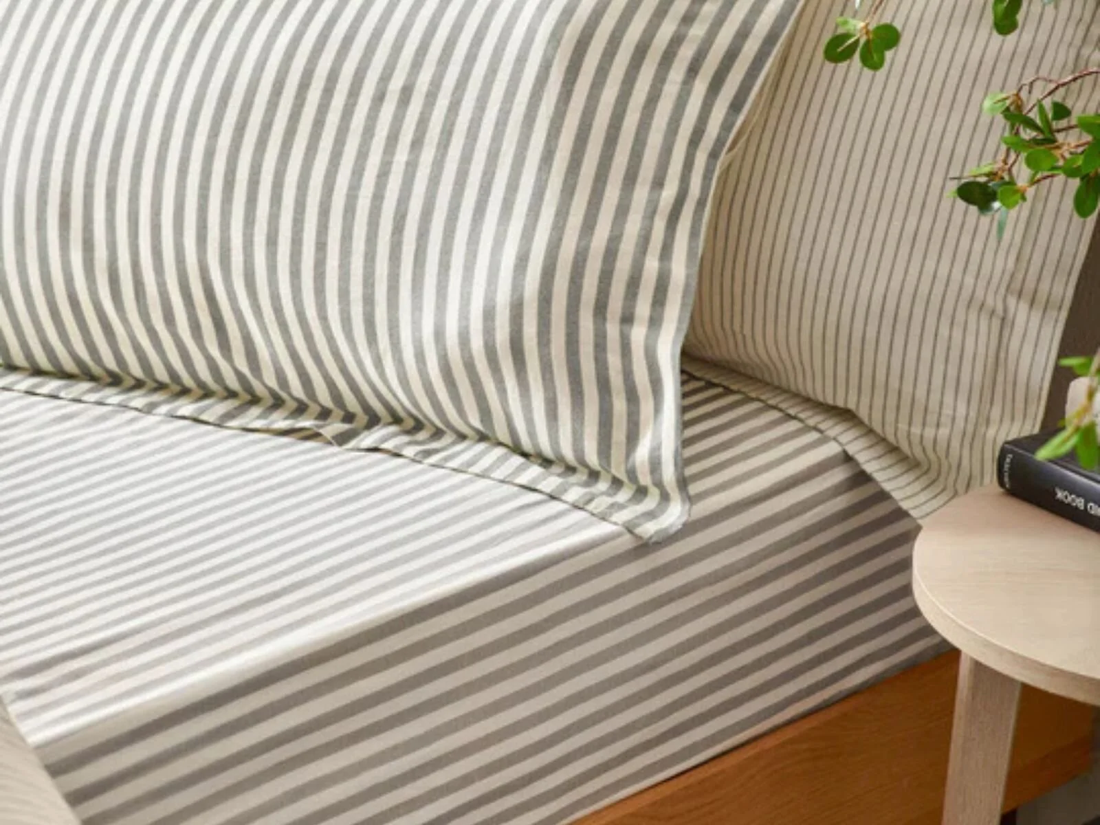 Yard Hebden striped fitted bed sheet in 100% cotton
